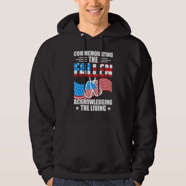 Commemorating The Fallen Acknowledging The Living  Hoodie (Framsida)
