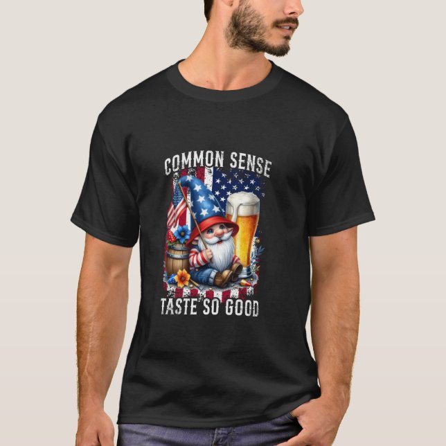 Common Sense Smakar Så Gott Gnomöl 4:e Juli T Shirt (Framsida)