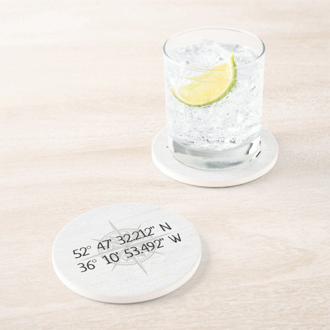 Compass GPS Home Coordinates On Wood Underlägg (Sidan)