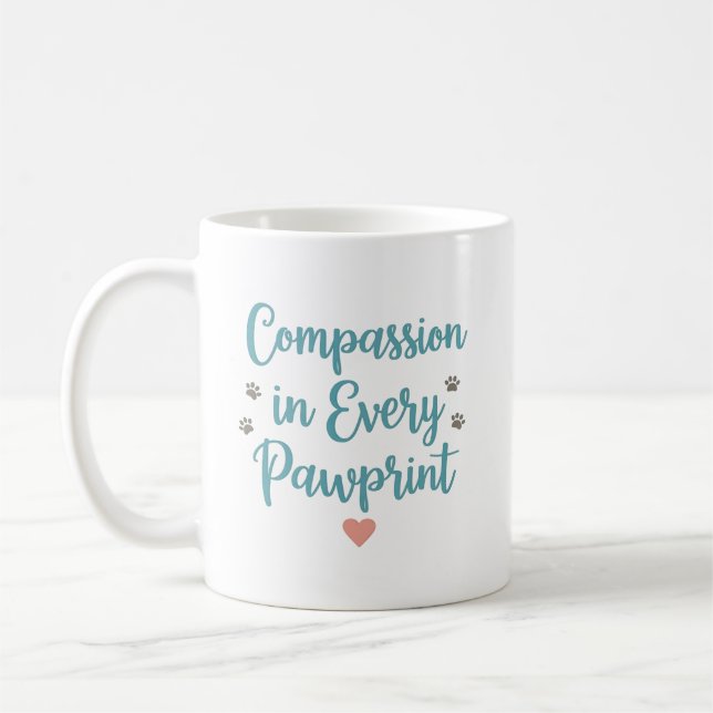 Compassion in Every Pawprint – Vet Tech Kaffemugg (Vänster)