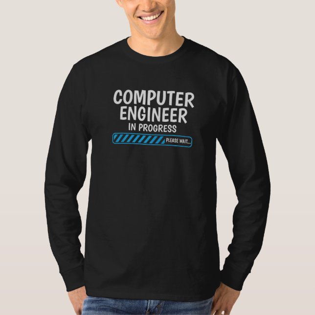 Computer Ingenjör håller på att bearbetas T Shirt (Framsida)