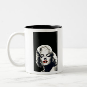 CON24BW-V4 röd läppar Marilyn I BLACK.tif Två-Tonad Mugg