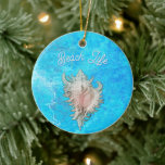 Conch Snäcka "Beach Life" Julgransprydnad Keramik<br><div class="desc">Säg kärlek om "Beach Life". En delikat rosa-färgad snäcka som är så realistisk att man nästan hör havet. "Beach Life" visas på ett tydligt sätt i ett lekfullt typsnitt,  som påminner om de varsamma dagar som vatten tillbringade och ger uttryck för en känsla av avslappning på en solig strand.</div>