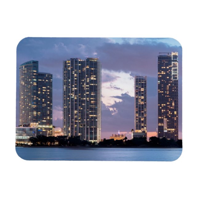 Condominium torn vid vattenfronten i Miami Magnet (Horisontell)
