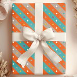 Confetti Rand Geometric Presentpapper<br><div class="desc">Lägg till en spricka av geometrisk roligt i presenten-ge med detta vibrerande hölje pappert. Fetlig orange och blå rand dansar vid sidan av lekfulla konfettpunkter i skuggor av grått och skapar en festlig atmosfär. Perfekt för födelsedagar,  studenten eller tillfälle värd att fira.</div>