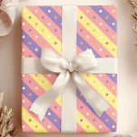 Confetti Rand Party Presentpapper<br><div class="desc">Lägg dina gåvor i ett glimt av glädje med den här färgstarka konfekturen rand inslagen papper. Spelsam rosa,  lila och gult konfetti dansar över pulserande rand och skapar en festlig atmosfär för alla firande. Perfekt för födelsedagar,  babyduschar eller tillfälle som kräver lite roligt.</div>