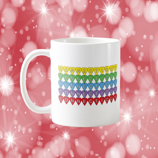 Connecticut Rainbow Heart Mönster Kaffemugg (A mug that says Connecticut with yellow, green, blue, purple and red hearts)