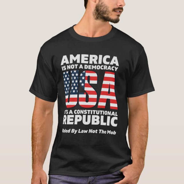 Constitutional Republic Ruled By Law Not The Mob U T Shirt (Framsida)