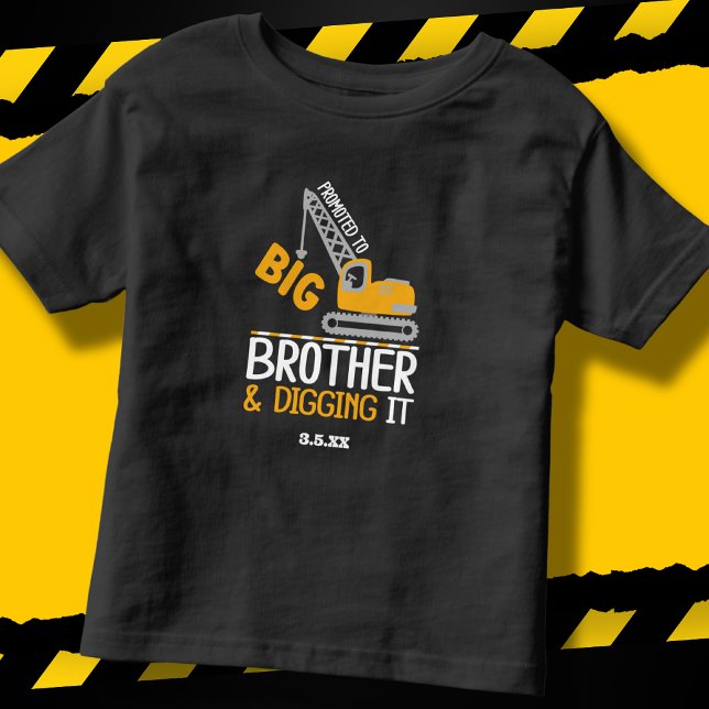 Construction Crane Big Brother Gräver det v2 T Shirt (Skapare uppladdad)