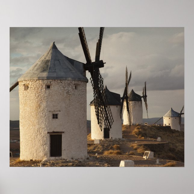 Consuegra, antika La Mancha-vindkraftverk Poster (Framsidan)