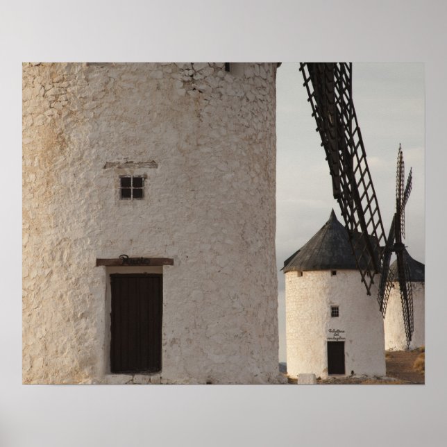 Consuegra, antika La Mancha-vindkraftverk Poster (Framsidan)