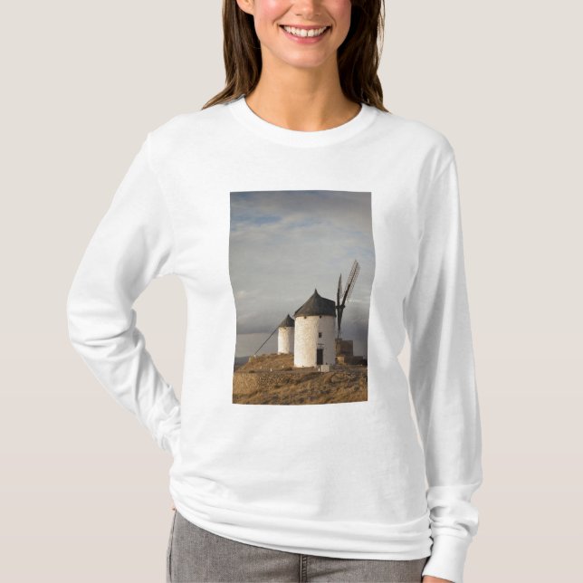 Consuegra, antika La Mancha-vindkraftverk T-shirt (Framsida)