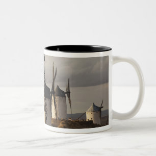 Consuegra, antika La Mancha-vindkraftverk Två-Tonad Mugg