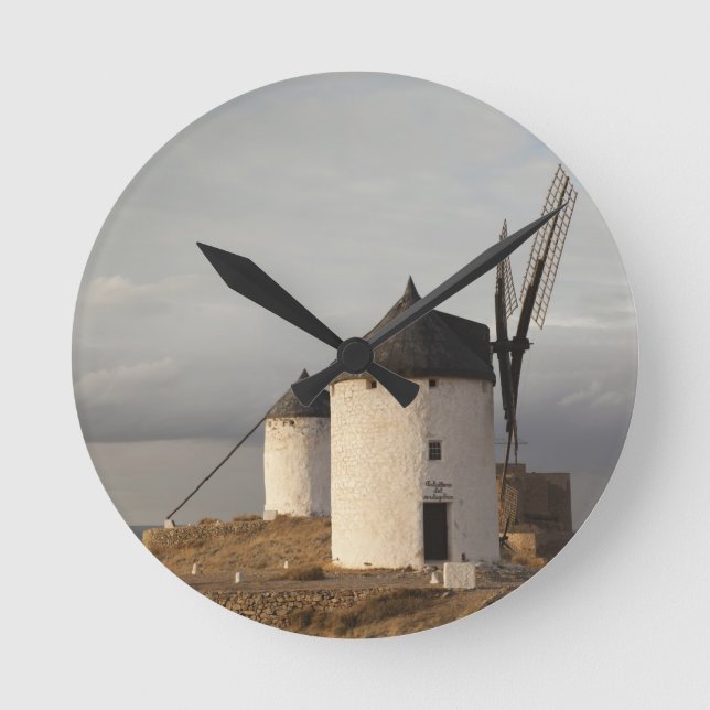 Consuegra, antique La Manchas vindkraftverk Rund Klocka (Framsida)