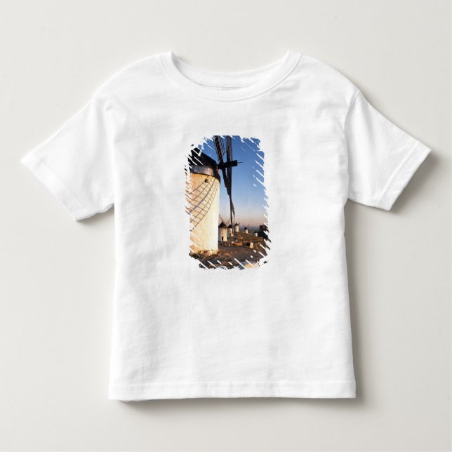 Consuegra, La Mancha, Spanien, vindkraftverk T-shirt (Framsida)