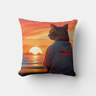 "Contemplative Cat Sunset: Whimsical Beach Art" Kudde