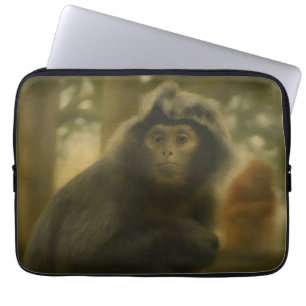 Contemplative Monkey - Serene Wildlife Art Laptop Fodral