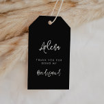 Contemporaryns moderna svarta Bridesmaid Tack Presentetikett<br><div class="desc">Tack för att du är min märkre som kan redigeras av Bridesmaid. Ett fet och trendig-typografi för ditt bröllop-kontorsmaterial,  enkel men ändå elegant med ett svartvitt tema. Helt anpassade: Du kan ändra färgen på teckensnitt och bakgrund om det behövs.</div>