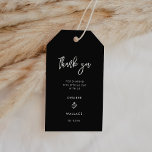 Contemporaryns moderna svarta bröllop presentetikett<br><div class="desc">Ett fet och trendig-typografi för ditt bröllop-kontorsmaterial,  enkel men ändå elegant med ett svartvitt tema. Helt anpassade: Du kan ändra färgen på teckensnitt och bakgrund om det behövs.</div>