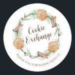 Cookie Exchange-Julfest Runt Klistermärke<br><div class="desc">Cookie Exchange Julfest Stickers. Om du är värd för en julfest är den här designen perfekt för alla typer av säsong-händelser. Designad med vit bakgrund som kan anpassas till färg efter eget val och kakor skapat med vattenfärgen struktur. Ytterligare samordnande leveranser av julfest från glitter finns på Metro-Events Zazzle-butiken och...</div>