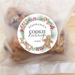 Cookie-utbyte för vattenfärg runt klistermärke<br><div class="desc">De här julklämmorna för Cookie Exchange är dekorerade med vattenfärgskakor,  löv och bär. Enkelt anpassade. Ursprunglig vattenfärg © Michele Davies.</div>