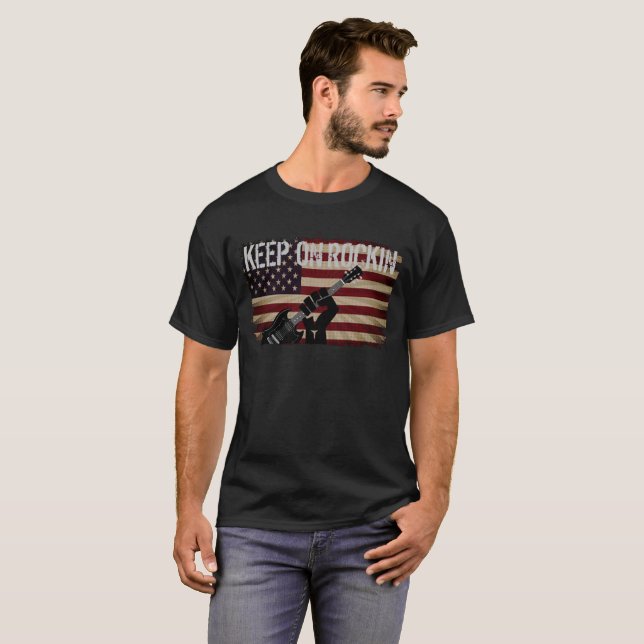 COOL AMERIKANSK FLAGGA FORTSÄTT ATT ROCKA TEE (Hel framsida)