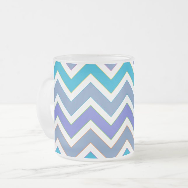 Cool Blue Sporty Chevron Pattern Frostad Glasmugg (Framsida vänster)