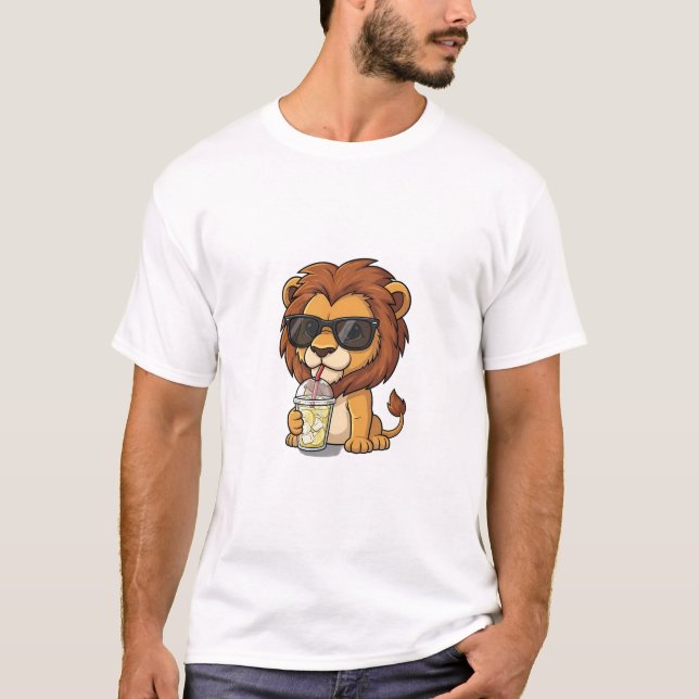 Cool Cartoon Lion Drinking Iced Lemonade T Shirt (Framsida)