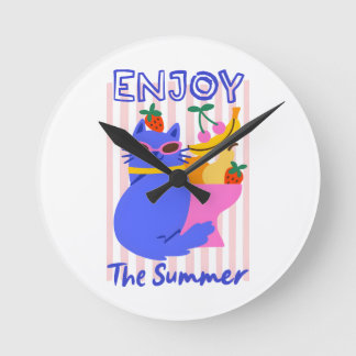 Cool Cat Enjoying the Summer Rund Klocka