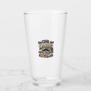 Cool Dads Club Vintage Gravyr Pappa T-Shirt Design Glaskopp