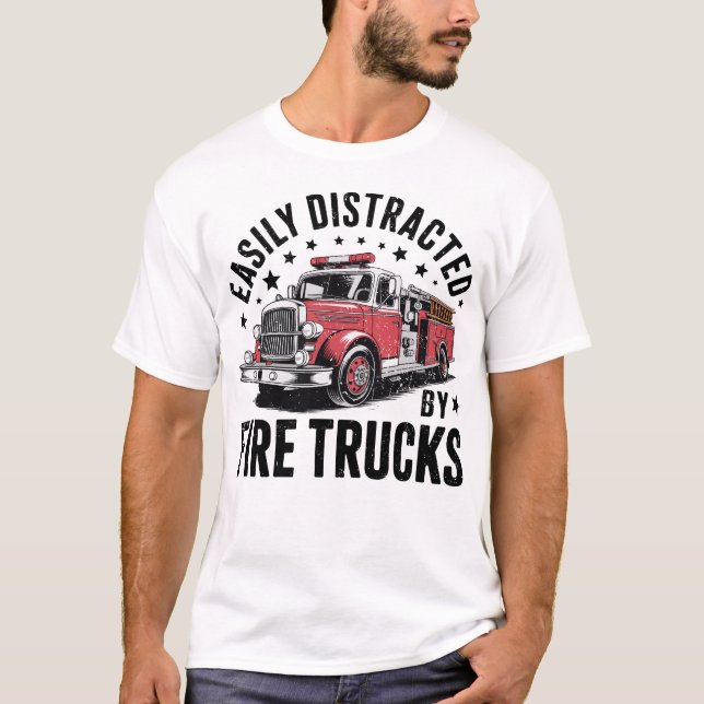 Cool Firefighter Funny Fire Truck Distracted Men  T Shirt (Framsida)