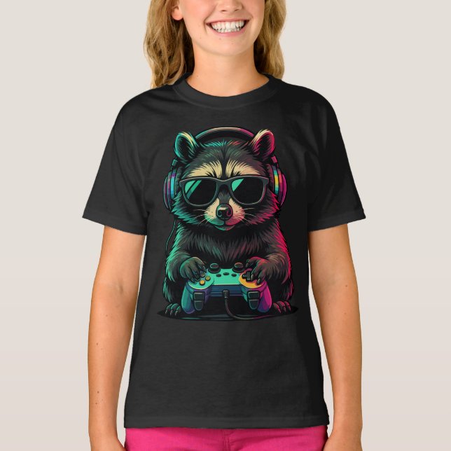 Cool Gamer Raccoon — Headphones and Controller T Shirt (Framsida)