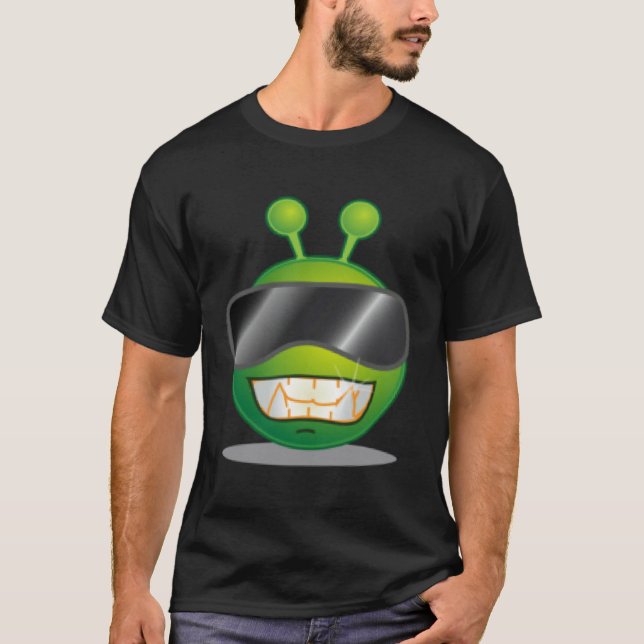 Cool Green Alien Stuntin with Glasses T Shirt (Framsida)