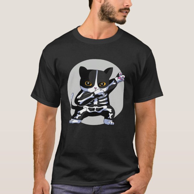 Cool Halloween Cat Dabbing with Skeleton furry T Shirt (Framsida)