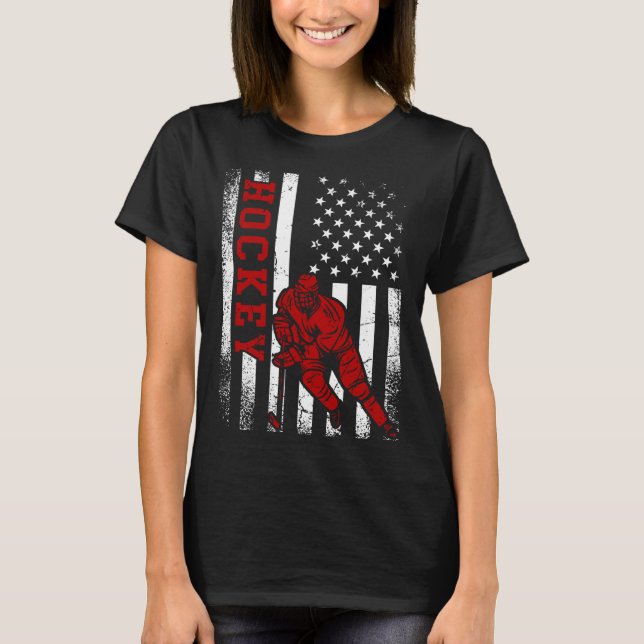 Cool Ice Hockey Player Distressed USA American Fla T Shirt (Framsida)
