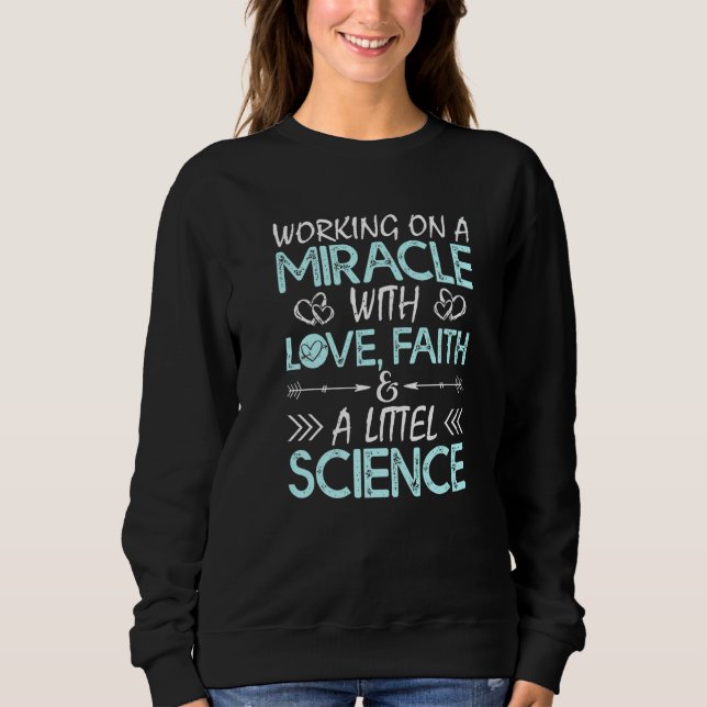 Cool Ivf For Men Women Embryo Transfer Miracle Fai T Shirt (Framsida)