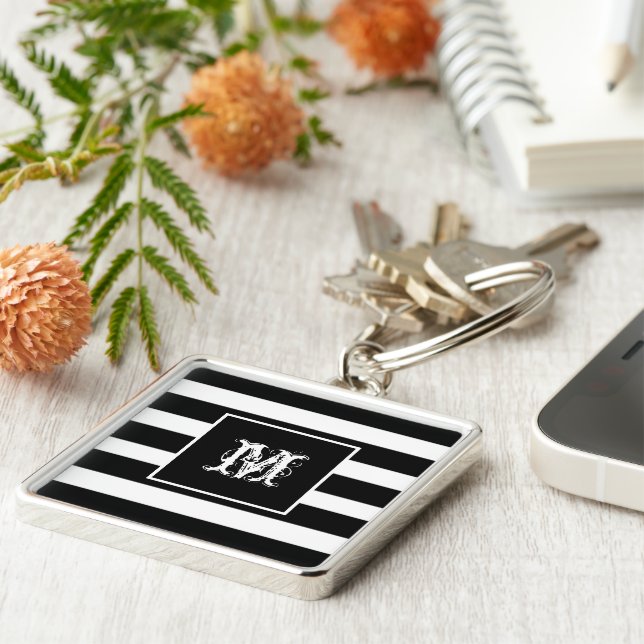 Cool Modern Monogram Chic Black & White Striped Fyrkantig Silverfärgad Nyckelring (Sidan)