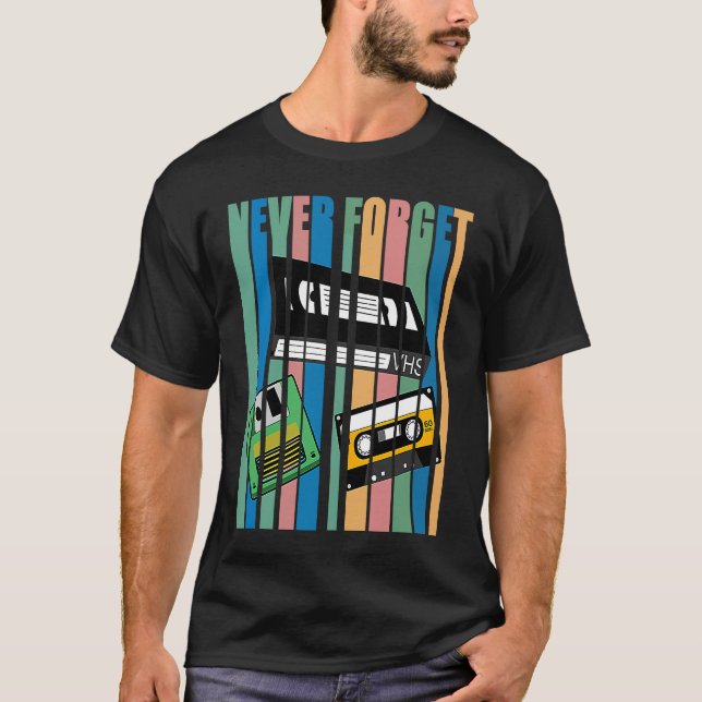 Cool Never Forget T  I VHS Cassette Diskette Video T Shirt (Framsida)