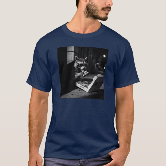 Cool Raccoon Eating Pizza  T Shirt (Framsida)