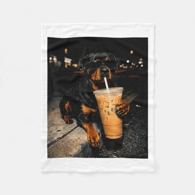 Cool Rottweiler Dricker Iced Coffee Rolig Hundkons Fleecefilt (Framsidan)