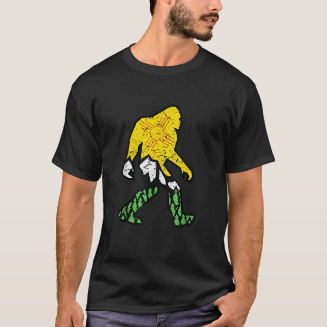 Cool Sasquatch is Real New Mexican Flag Yeti Hide  T Shirt (Framsida)
