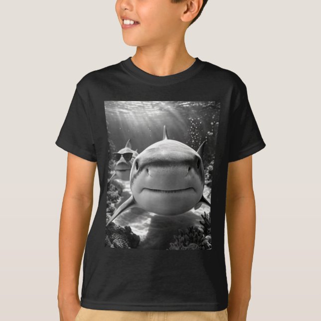 Cool Shark Animal Selfie  T Shirt (Framsida)