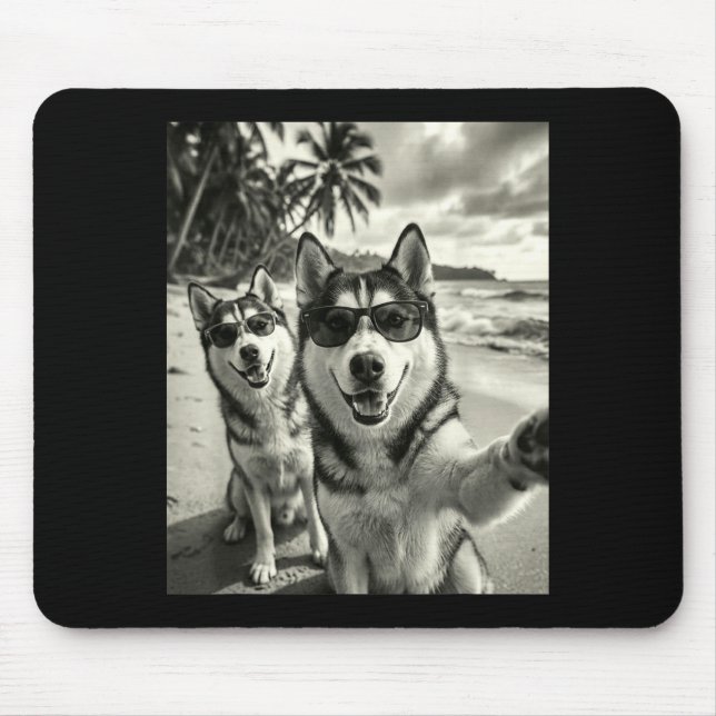 Cool siberian husky funny dog selfie beach musmatta (Framsidan)