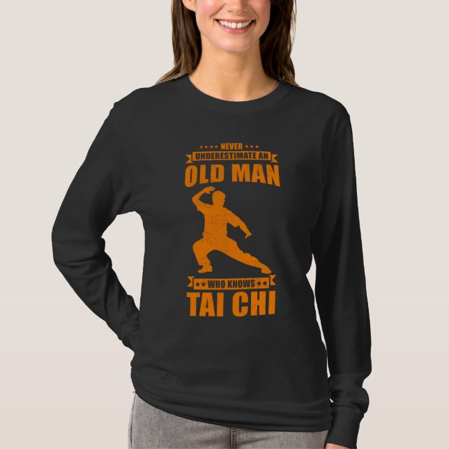 Cool Tai Chi  For Men  Never Underestimate Old Man T Shirt (Framsida)