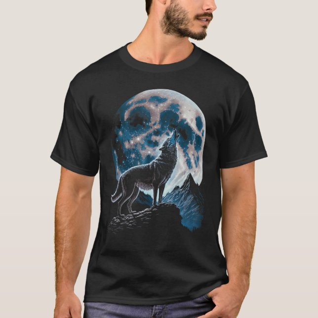 Cool Wolf Howling At The Moon - Wolf Lover T Shirt (Framsida)