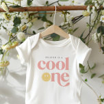 Coola 1 Groovy Girl's Checkered Retro T Shirt<br><div class="desc">En coola tjej vänder en! Fira dina små flickor stora dagen i stil med vår födelsedagskompis med en helt stellär lycklig ansikte.</div>