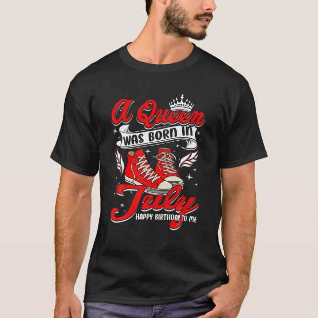 Coola A Queen föddes i juli 2007 T Shirt (Framsida)