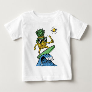 Coola Ananas surfing på havsvibrant strand T Shirt