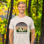 Coola Anpassningsbar Road Resa Forest Sunset T Shirt<br><div class="desc">Anpassa dina egna landsvägs-t-shirts med treblend-resa så att du kan gå på en resa genom naturen i sommar eller fall. Anpassa med ditt efternamn under gröntens skog i träd och mörkens bergsolnedgång för en coolans semesterkeepy för din utomhusgrupp.</div>