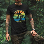 Coola Anpassningsbar Tropical Beach Resa Handflata T Shirt<br><div class="desc">I denna coola personlig finns det tre handflatan träd silhuetterade mot en orange och blå himmel accentuerade med gult och grönt vid kusten. Anpassa resa för underbara familjen till-keepsaké för din kustutkomst i påsklov eller sommar- eller sjökryssningssemester.</div>